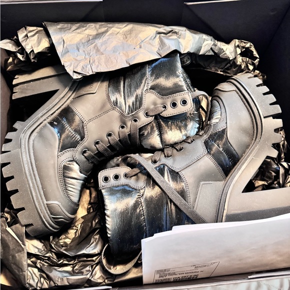 Dolce Gabbana Boots - Picture 2 of 5